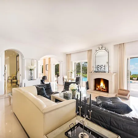 Monaco - Luxury Living In With Bentley, Butler And Heated Pool ヴィラ *