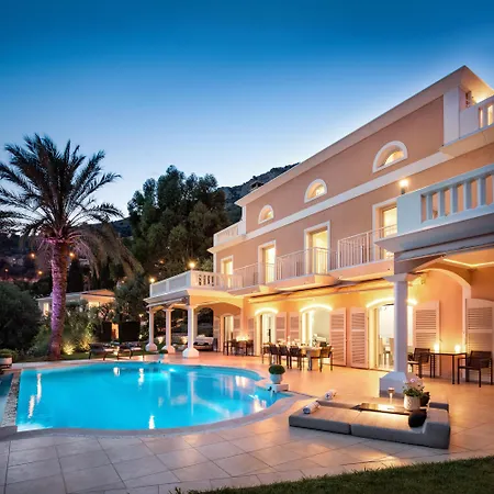 Monaco - Luxury Living In With Bentley, Butler And Heated Pool Villa