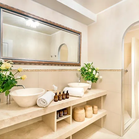 Monaco - Luxury Living In With Bentley, Butler And Heated Pool Villa *
